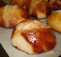 bollos suizos medianoches o cristinas
