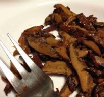 Níscalos a la plancha con ajo y chorizo