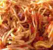 spaghetti con tomate y chorizo